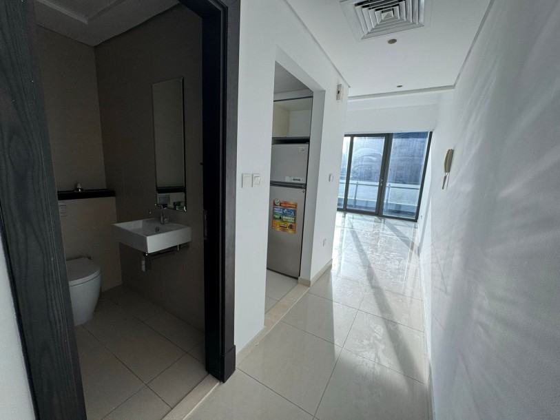 Ready to move | Spacious | Marina View-4